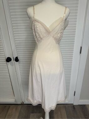 Vintage Van Roalte 80’s Lace-Trim Chemise Slip in Ivory 1068